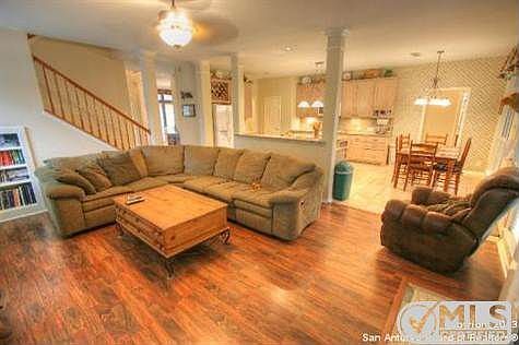 2nd image of 1123 Glade Xing