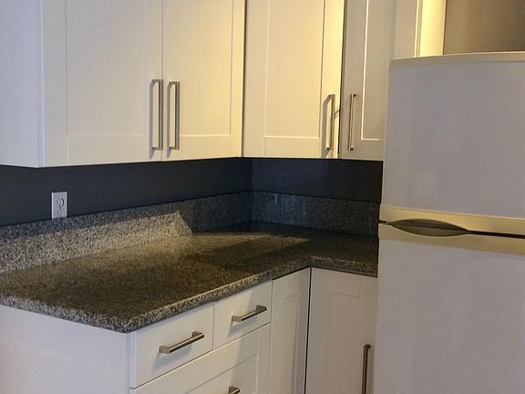 4th image of 636 N Genesee Ave #636