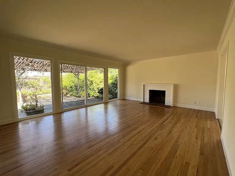 25 El Camino Dr — Photo 2