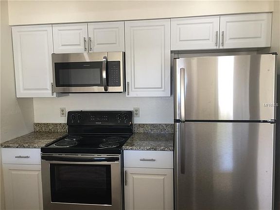 4th image of 608 Marshall St