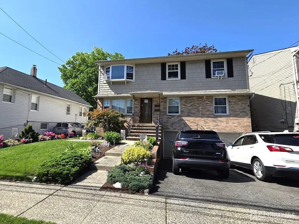 596 W Scott Ave #2