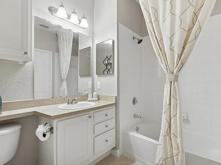 Sanctuary at Highland Oaks — Photo 9