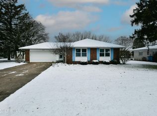 111 E 10th St, Port Clinton, OH 43452