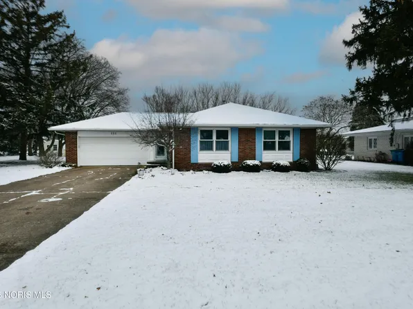 111 E 10th St, Port Clinton, OH 43452