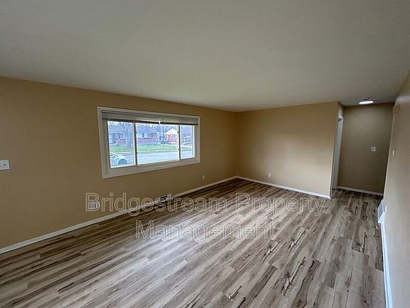 4th image of 22 Whispering Dr