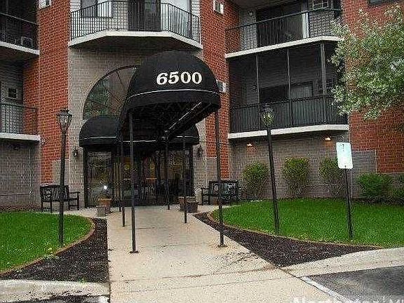 2nd image of 6500 Woodlake Dr APT 208