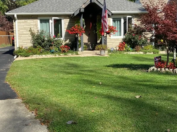 1115 Sandwick Ct, Highland Park, IL 60035