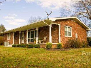 101 Quail Ridge Dr, Pisgah Forest, NC 28768