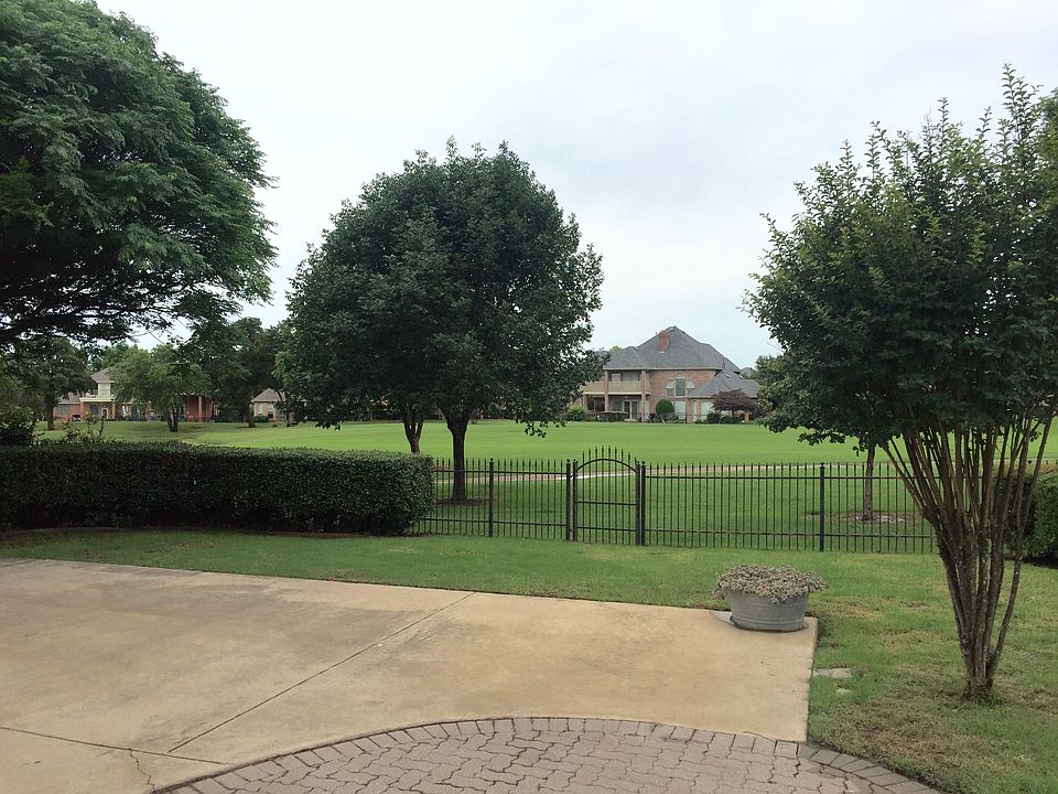 2nd image of 807 Riviera Dr