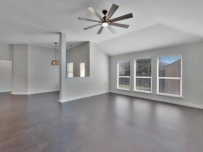 605 Clearbrook St — Photo 1