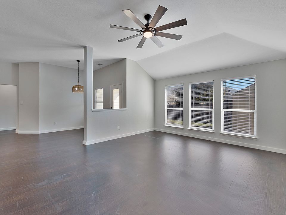 1st image of 605 Clearbrook St