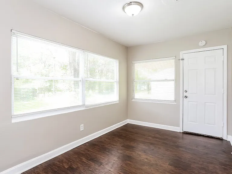 3037 Columbus Ave — Photo 5
