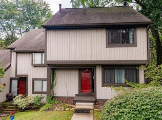 511 Carberry Hl, Brighton, MI