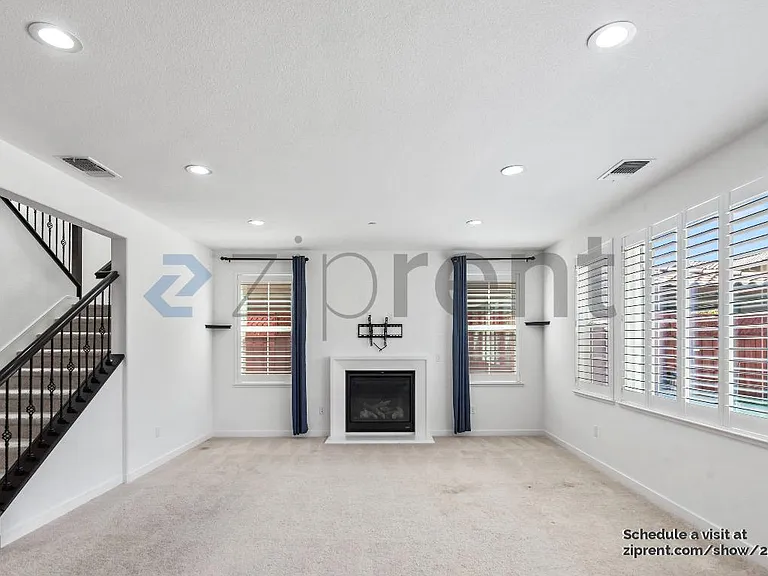 350 E Huntley Ave — Photo 7