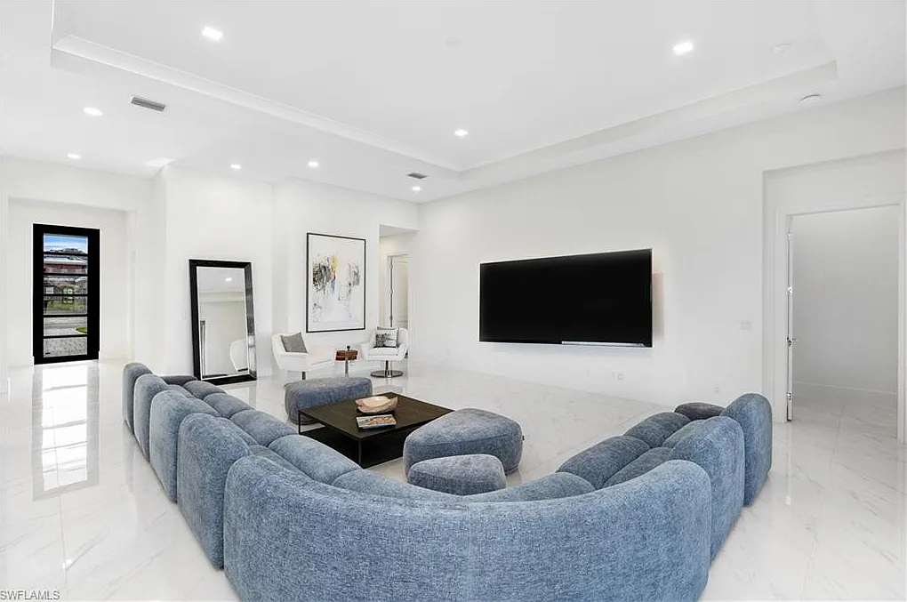 4 bed, 3.5 bath, 3033 sqft, $14,000 — Photo 3