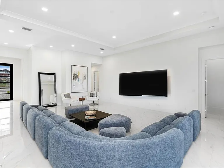 9675 Moonflower Ct — Photo 3