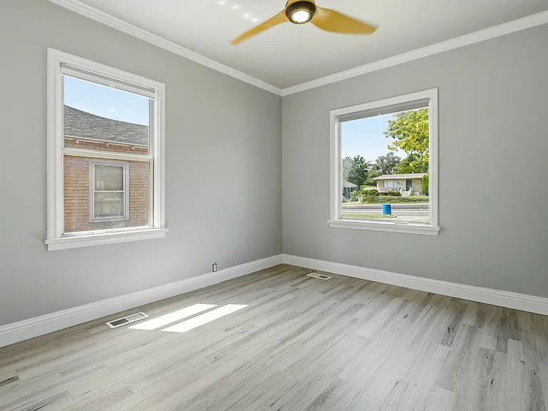 368 N Center St — Photo 6