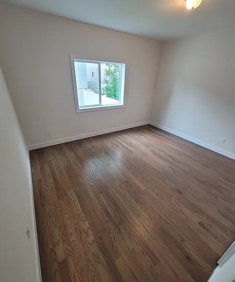 253 Van Pelt Ave — Photo 8
