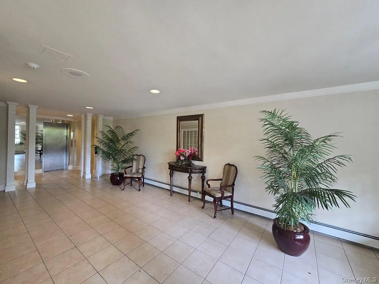 1 bed, 1.0 bath, 700 sqft, $2,400 — Photo 2