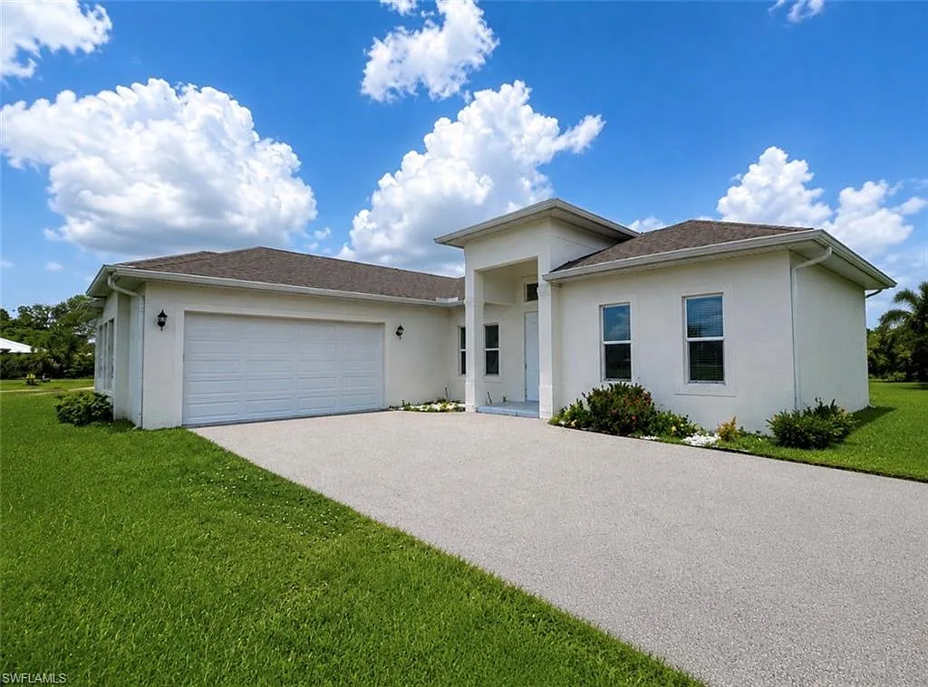 3 bed, 2.0 bath, 1735 sqft, $3,400 — Photo 2