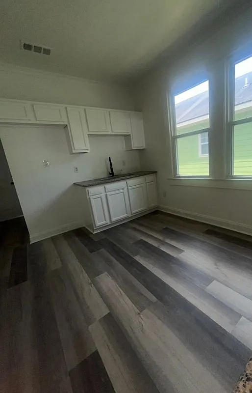 6 bed, 2.0 bath, 852 sqft, $1,450 — Photo 4