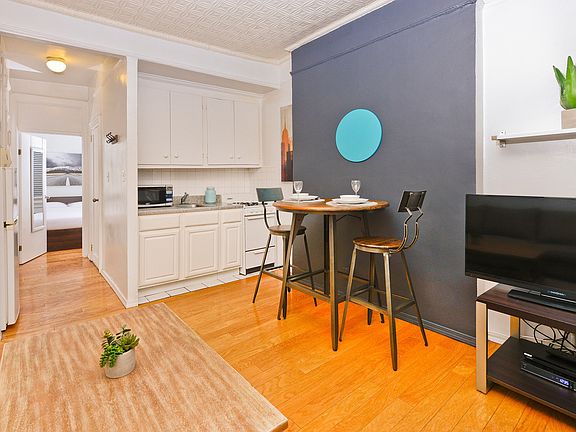 2nd image of 23 Cleveland Pl APT 3