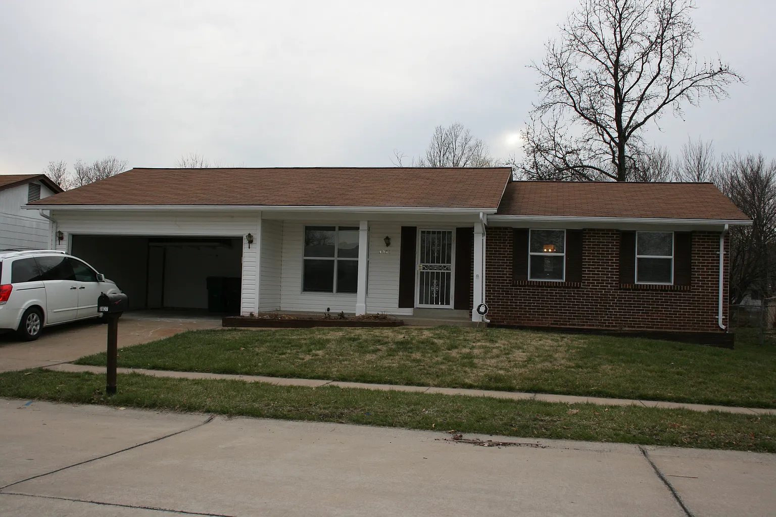 3037 Luxury Dr photo 1