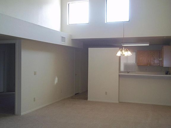 4th image of 2773 N Pacific Dr