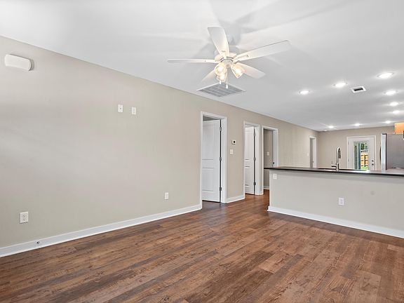 4th image of 601 Trivista Left St