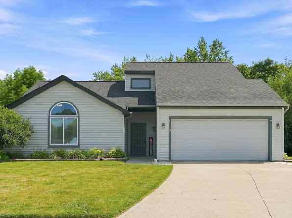 2124 Canyon Dr, Kendallville, IN 46755
