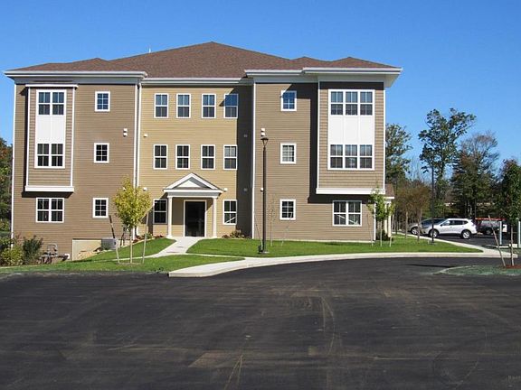 5th image of 295 Webster St APT 112