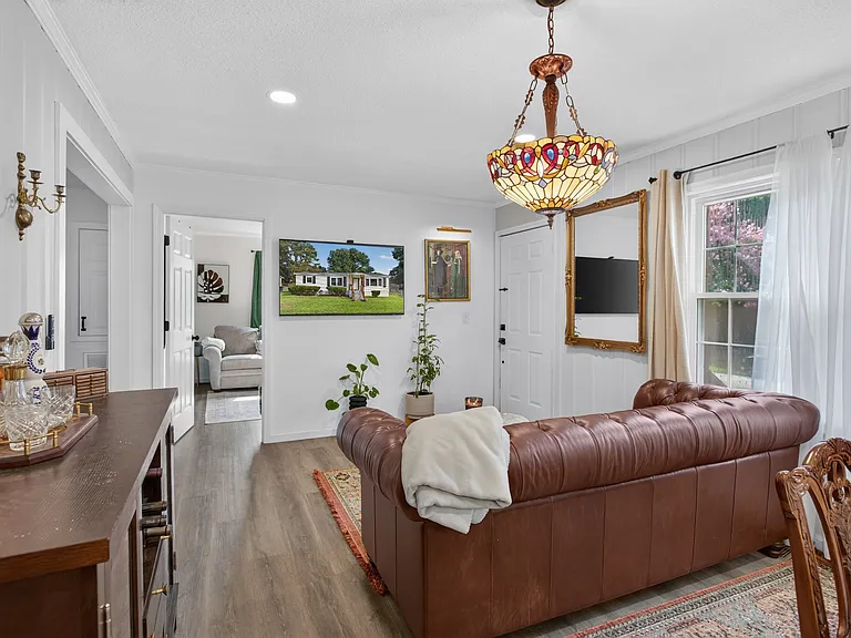 1315 Phyllis Dr — Photo 5