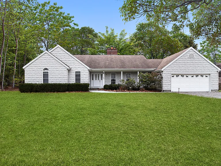 Laurel Ln — Photo 1