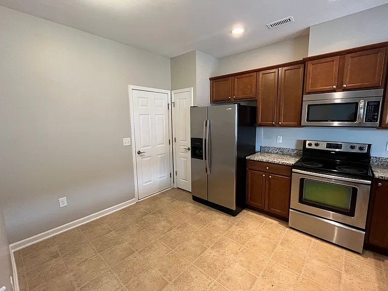 8206 Yaxley Hall Dr — Photo 3