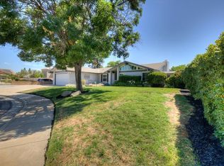 33 Amber Ave, Clovis, CA 93611