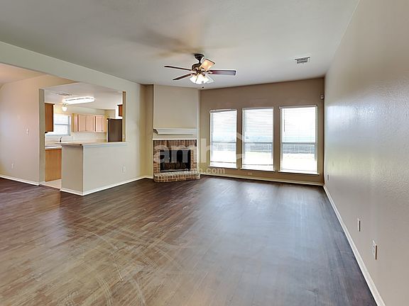 4th image of 821 Nancy Dr