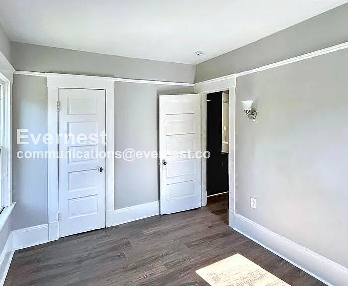 2216 E 82nd St — Photo 21