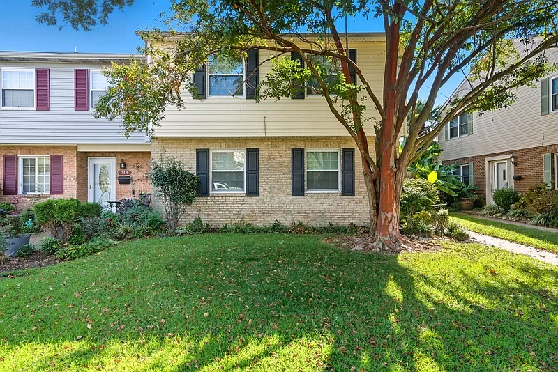 4 bed, 2.5 bath, 1872 sqft, $2,400 — Photo 1