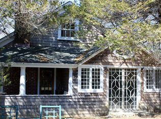 66 Foster Ave, Hampton Bays, NY 11946