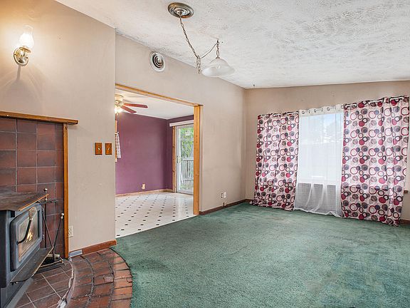 3rd image of 525 W Franklin St