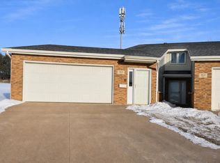 2315 Pasadena Dr, Dubuque, IA 52001