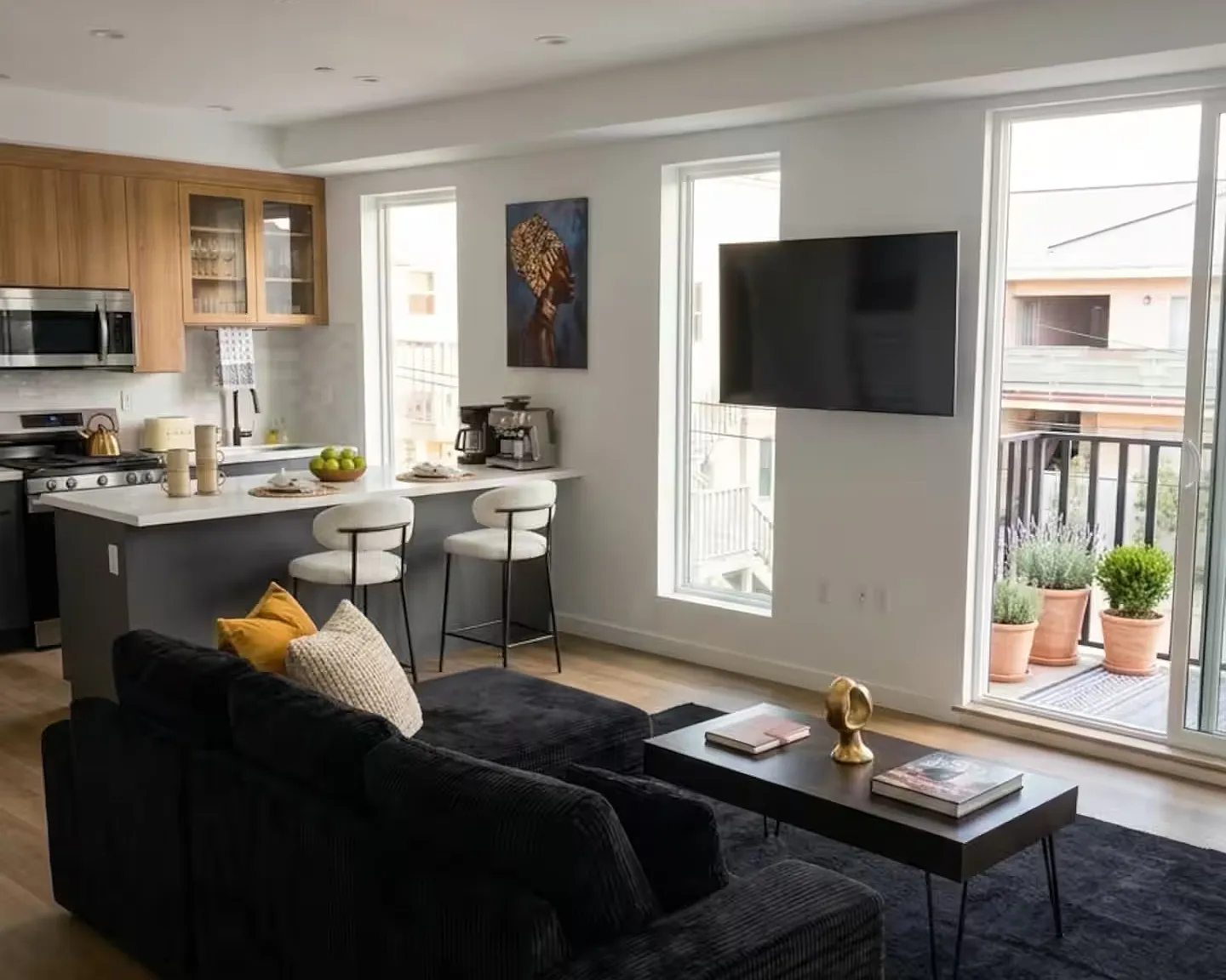 4 bed, $1,800 — Photo 2