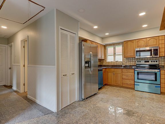 2nd image of 577 Birch Hollow Dr