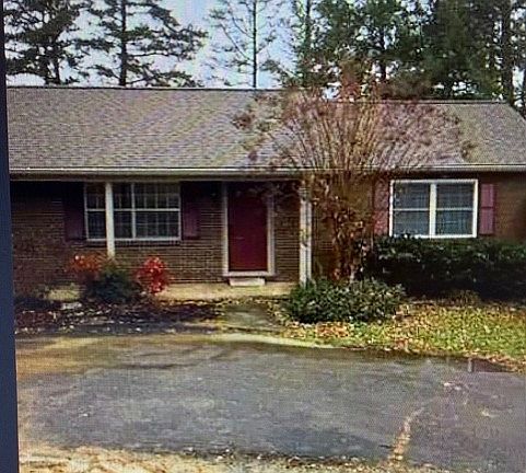 2nd image of 1224 Park Hill Cir