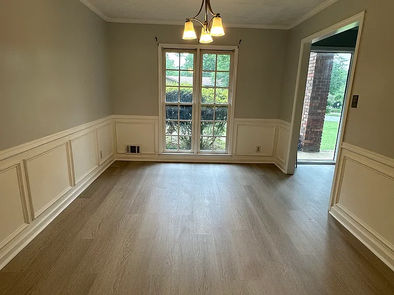 4304 Riverside Dr — Photo 14