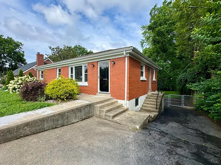 2564 Millbrook Dr — Photo 2