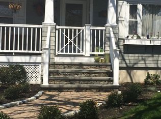 8 Sylvan Ter, Newport, RI 02840