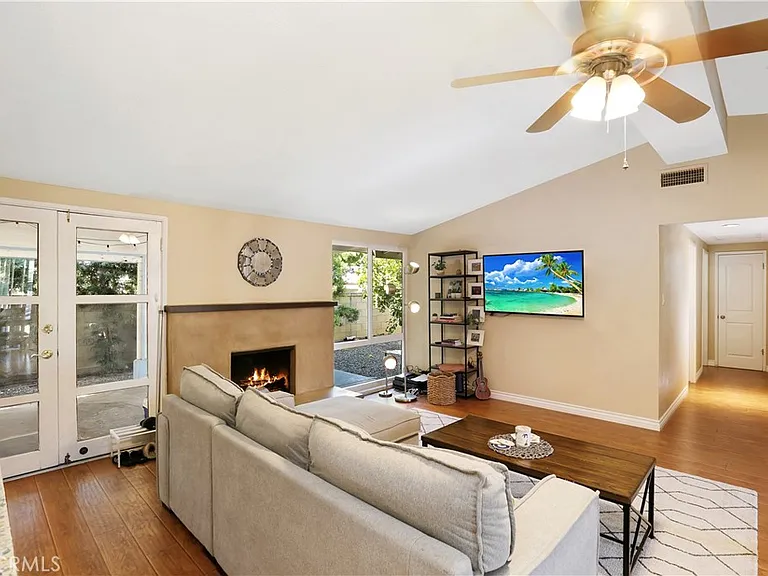 526 N Emerald Dr — Photo 26