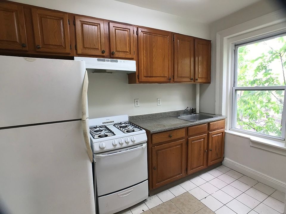 1st image of 285 9th St #3