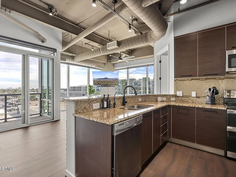 1 E Lexington Ave #503 — Photo 3